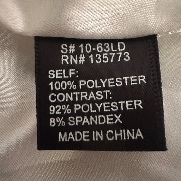 Olivaceous Ivory & Black Plunge Neck Sleeveless Dress Size M - Picture 8 of 8